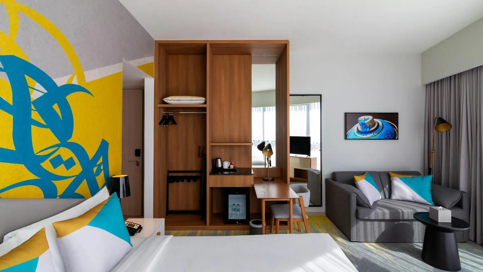 Ibis Styles Dubai Deira Hotel 3*,